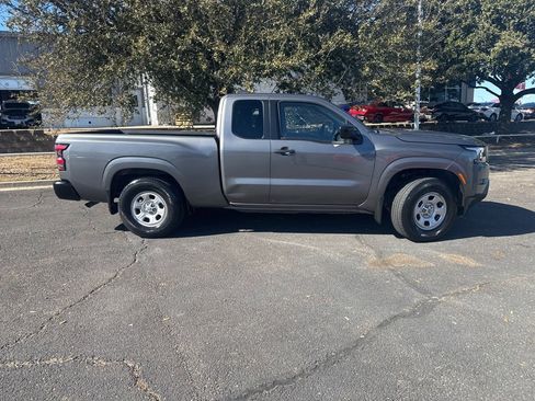 Used 2022 Nissan Frontier S image 2
