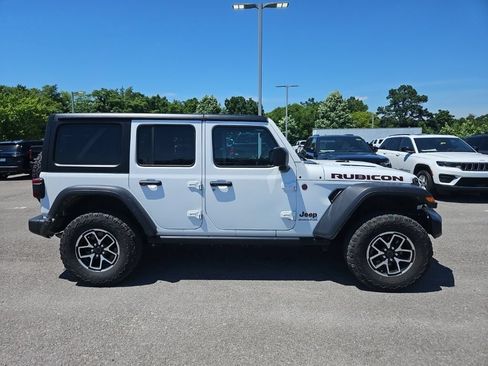 Used 2024 Jeep Wrangler Unlimited Rubicon AWD/4WD image 8