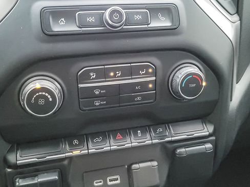 Used 2021 Chevrolet Silverado 1500 Custom image 14