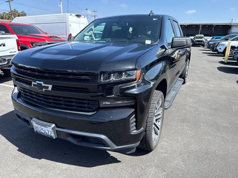 Used 2020 Chevrolet Silverado 1500 Custom w/ Custom Value Package RWD image 3