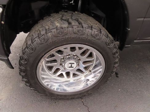Used 2024 RAM 2500 Big Horn w/ Sport Appearance Package AWD/4WD image 12