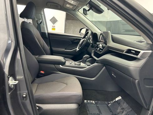Used 2023 Toyota Highlander LE image 46
