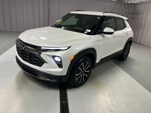 Used 2024 Chevrolet TrailBlazer ACTIV w/ Driver Confidence Package image 3