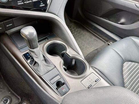 Used 2021 Toyota Camry SE w/ Cold Weather Package image 18