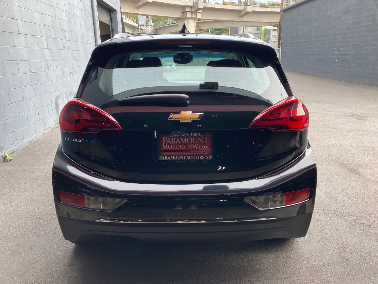 Used 2017 Chevrolet Bolt Premier w/ Driver Confidence II Package FWD image 5