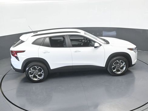 Used 2025 Chevrolet Trax LT w/ LT Convenience Package image 53