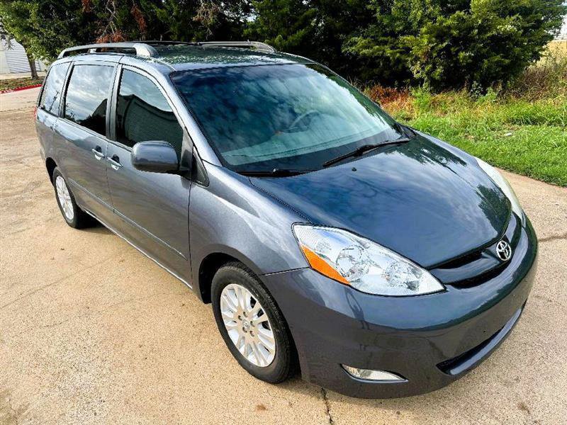 Used 2008 Toyota Sienna XLE FWD image 2