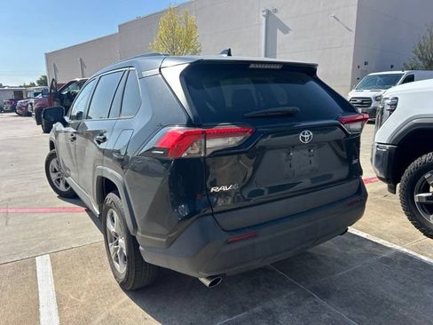 Used 2021 Toyota RAV4 XLE w/ Convenience Package FWD image 5