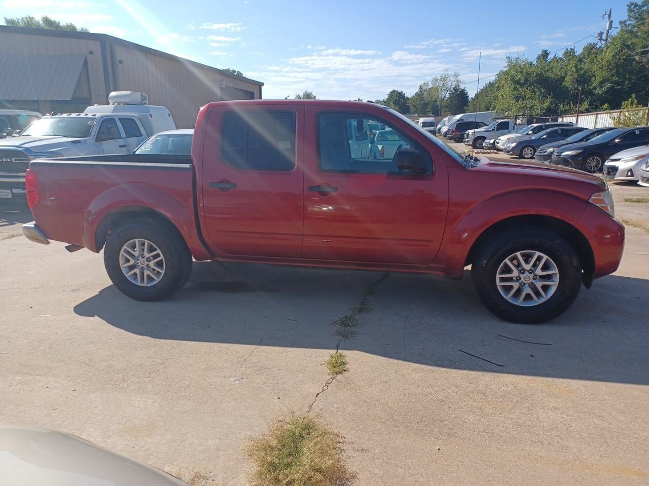 Used 2016 Nissan Frontier SV AWD/4WD image 4