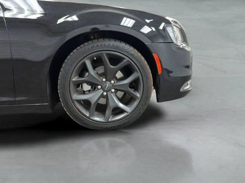 Used 2022 Chrysler 300 Touring w/ Sport Appearance Package RWD image 25