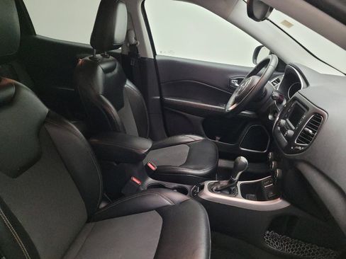 Used 2018 Jeep Compass Latitude FWD image 21