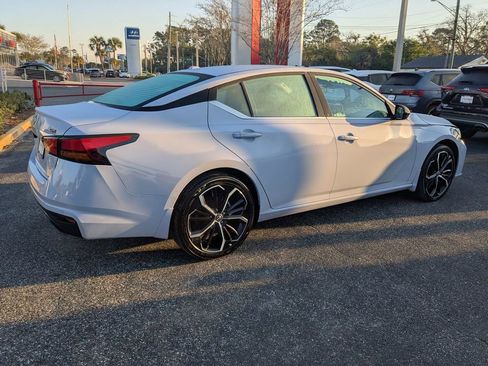 Used 2025 Nissan Altima 2.5 SR w/ SR Premium Package image 4