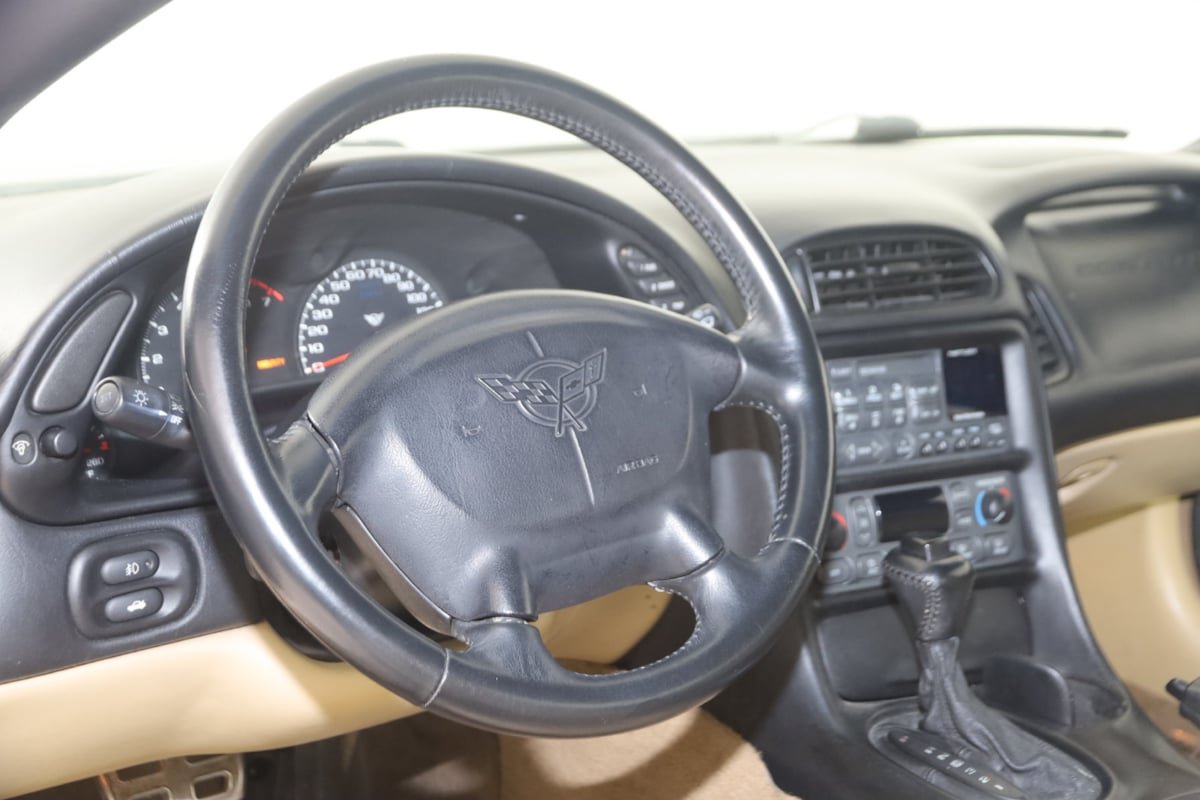 Used 1998 Chevrolet Corvette Coupe w/ Performance Handling Pkg RWD image 6