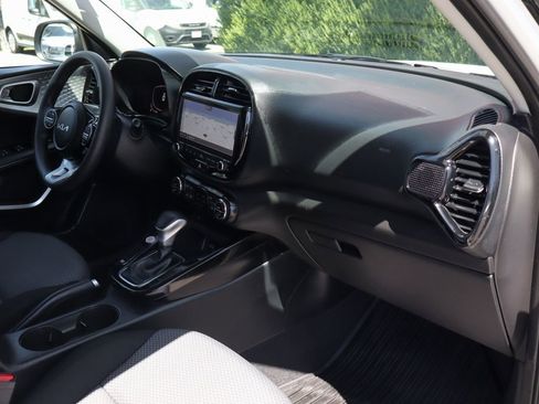 Used 2023 Kia Soul S FWD image 40