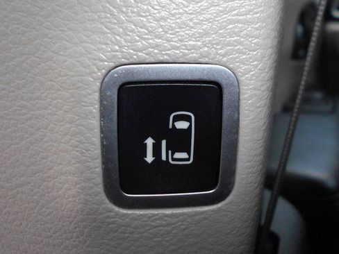 Used 2023 Chrysler Pacifica Limited w/ Trailer Tow Group image 9