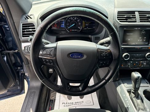 Used 2016 Ford Explorer XLT w/ Equipment Group 201A AWD/4WD image 17