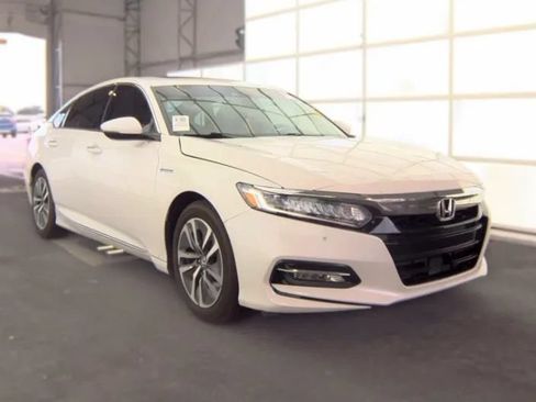 Used 2019 Honda Accord Touring image 2
