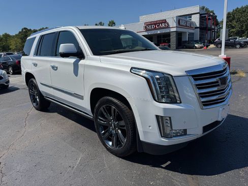 Used 2018 Cadillac Escalade Platinum AWD/4WD image 7