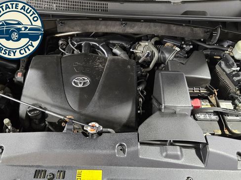 Used 2017 Toyota Highlander Limited w/ Protection Package #3 AWD/4WD image 38