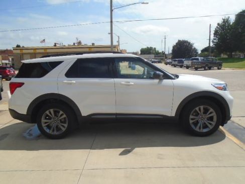 Used 2023 Ford Explorer XLT w/ Equipment Group 202A AWD/4WD image 12