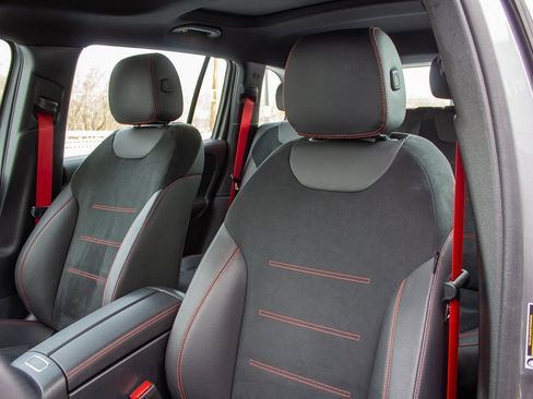 Used 2025 Mercedes-Benz GLB 35 AMG 4MATIC image 12