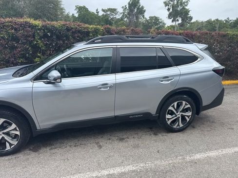 Used 2022 Subaru Outback Limited AWD/4WD image 2