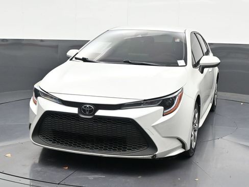 Used 2021 Toyota Corolla LE image 9