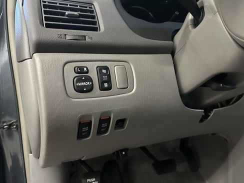 Used 2006 Toyota Sienna XLE image 27