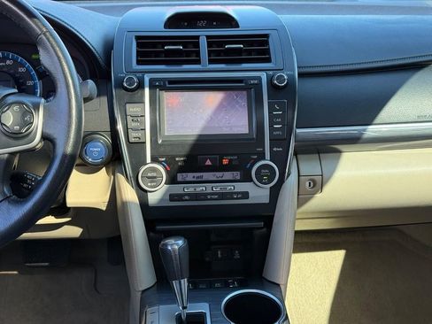 Used 2014 Toyota Camry XLE w/ Leather Package image 14