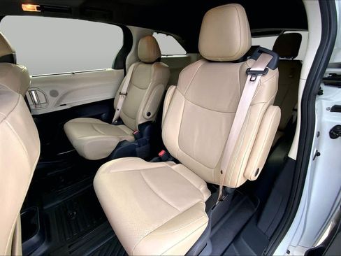 Used 2024 Toyota Sienna Limited AWD/4WD image 21