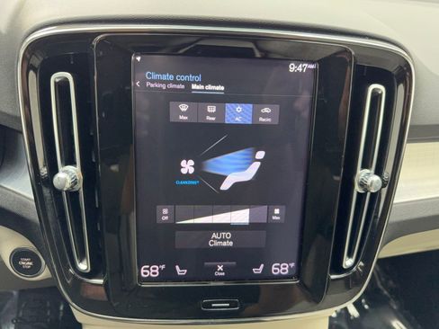 Used 2019 Volvo XC40 T4 Momentum image 27