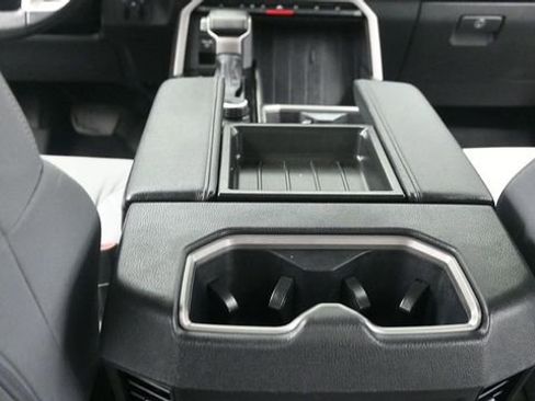 Used 2022 Toyota Tundra SR5 AWD/4WD image 17
