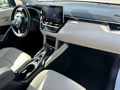 Used 2022 Toyota Corolla Cross XLE w/ Convenience Package FWD image 8