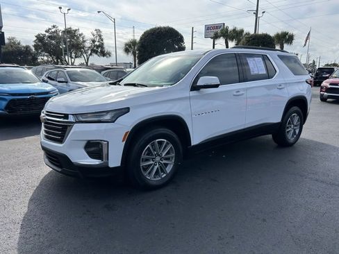 Used 2022 Chevrolet Traverse LT image 3
