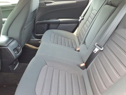 Used 2019 Ford Fusion SE FWD image 16