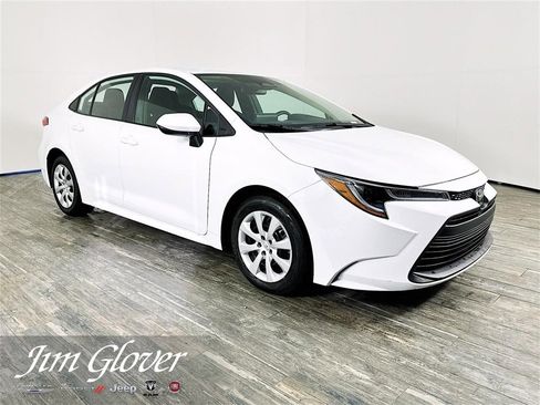 Used 2025 Toyota Corolla LE image 1