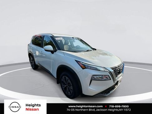 Used 2023 Nissan Rogue SV image 1