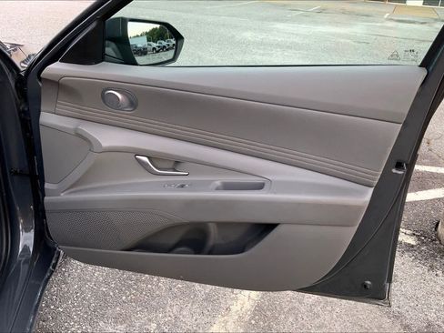 Used 2025 Hyundai Elantra SEL FWD image 22