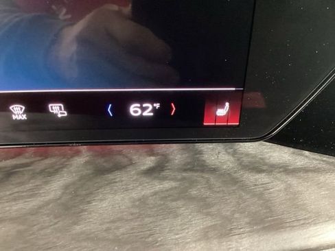 Certified 2025 Audi Q5 Premium w/ Convenience Package image 26