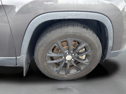 Used 2019 Jeep Cherokee Latitude Plus FWD image 35