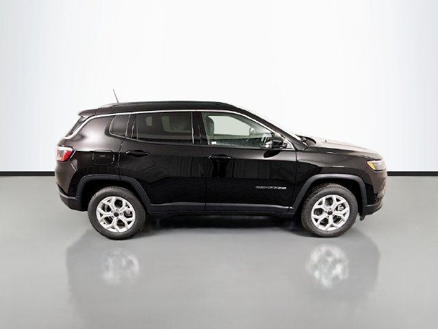 New 2026 Jeep Compass Latitude AWD/4WD image 8