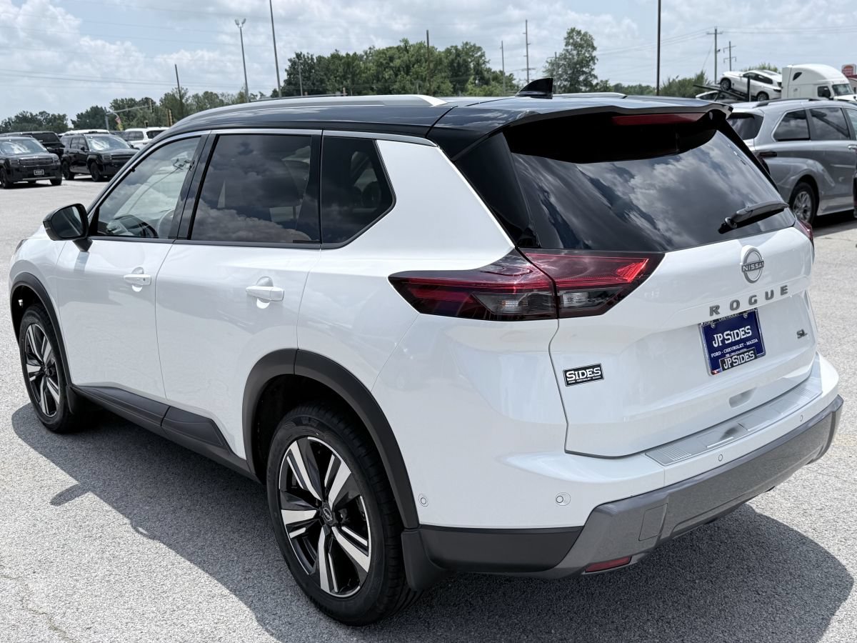 Used 2025 Nissan Rogue SL w/ SL Premium Package FWD image 7
