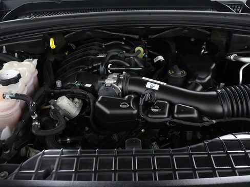 Used 2023 Jeep Grand Cherokee Laredo AWD/4WD image 18