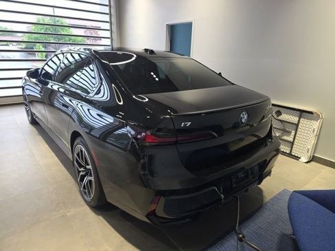 Certified 2023 BMW i7 xDrive60 AWD/4WD image 4
