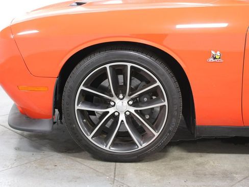 Used 2016 Dodge Challenger R/T Scat Pack w/ Leather Interior Group image 17