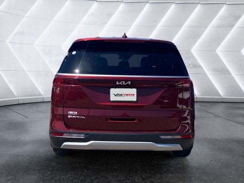 Used 2023 Kia Carnival LX FWD image 5