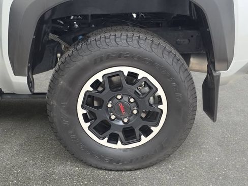 Certified 2024 Toyota Tacoma TRD Off-Road w/ TRD Off Road Upgrade Package AWD/4WD image 32