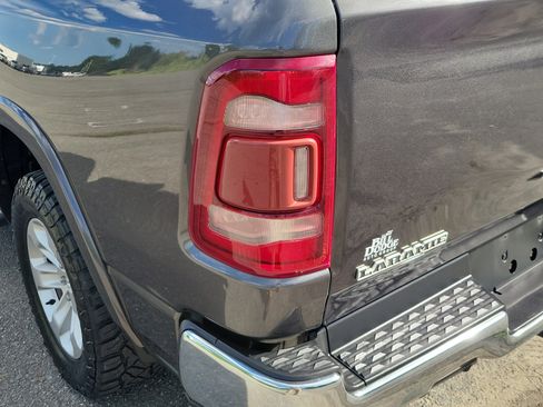 Used 2019 RAM 1500 Laramie AWD/4WD image 11