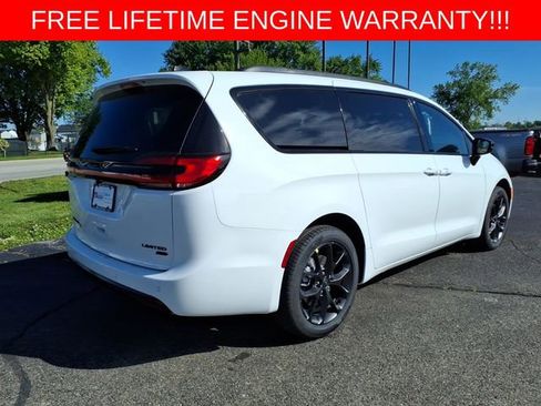 New 2027 Chrysler Pacifica Limited w/ S Appearance Package AWD/4WD image 7