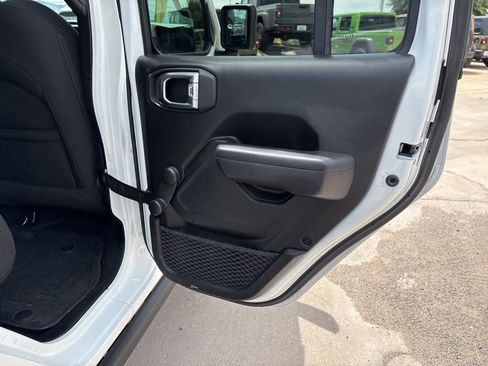 Certified 2022 Jeep Gladiator Sport AWD/4WD image 21